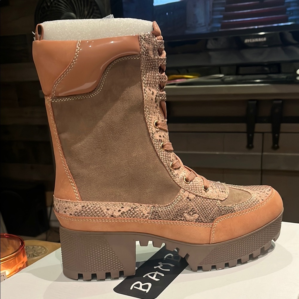 Stylish Women's Boots in Tan and Brown